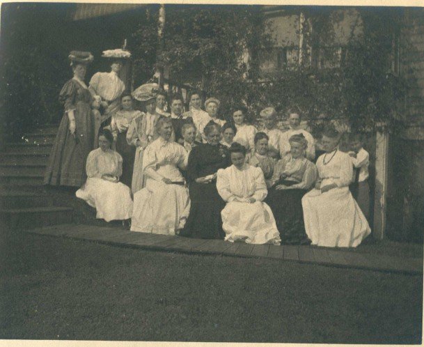 Members at Sheafe's home, 1906